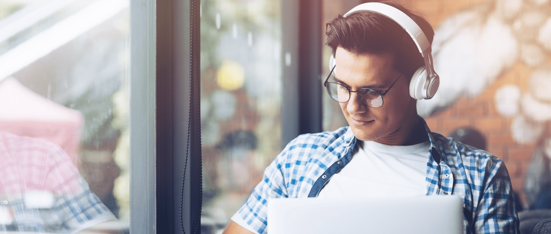 5 Must Listen to Podcasts